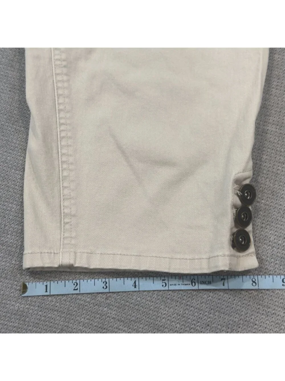 Christopher & Banks Capri Pants Womens Size 10 Beige Button Hem Detail Lt Khaki - Picture 15 of 16